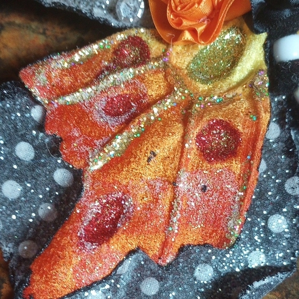 Butterfly Skull Ornament - Picture 4 of 4